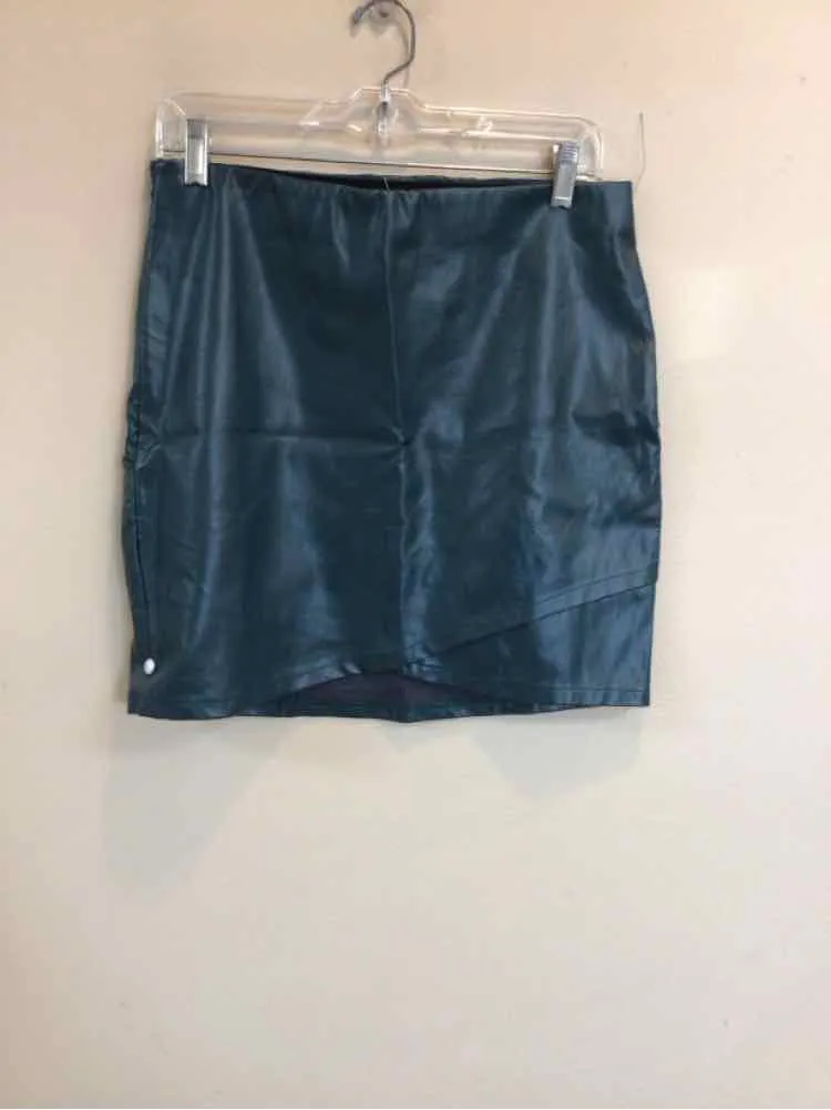 BISHOP & YOUNG SIZE MEDIUM Ladies SKIRT