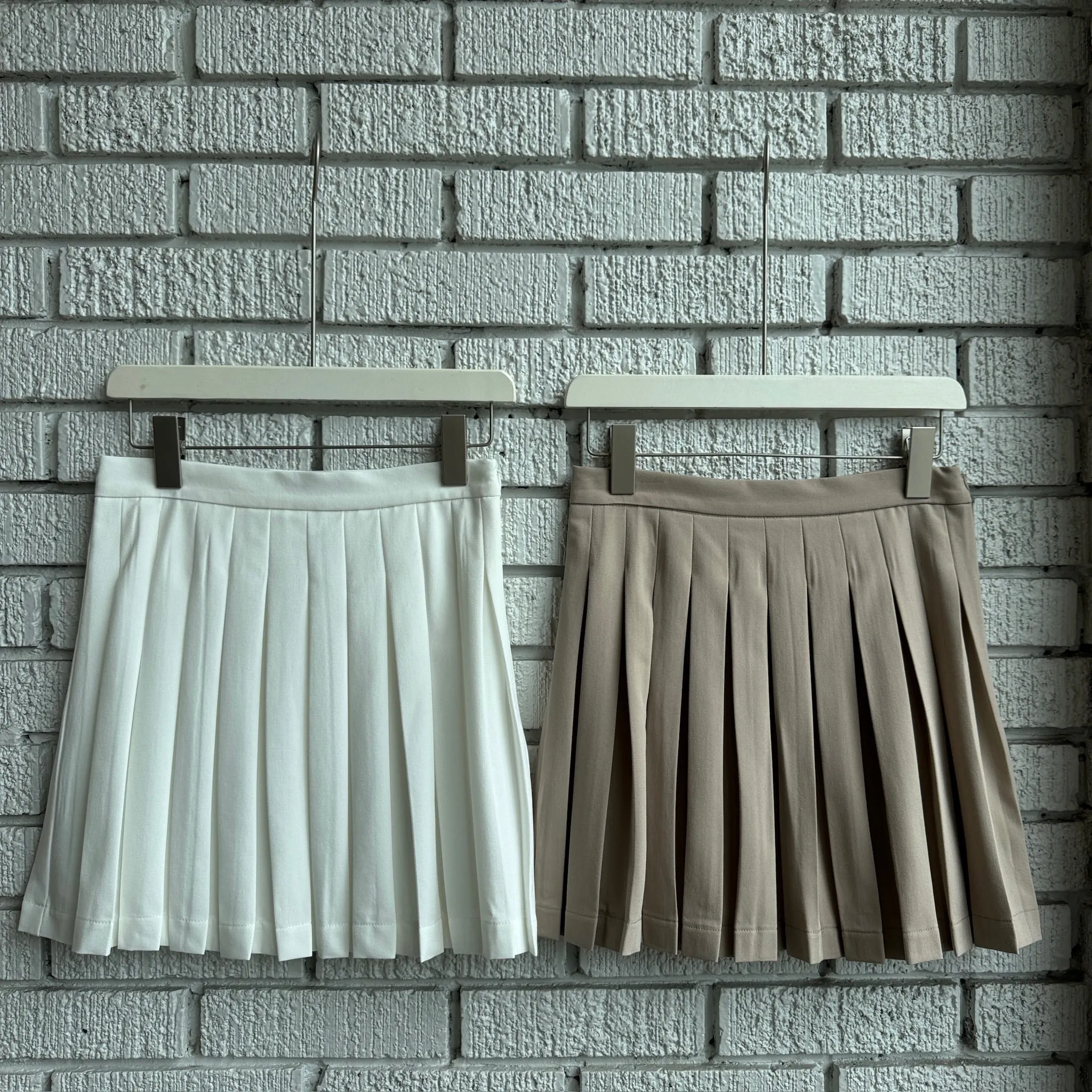 IM YOURS Pleated Skirt